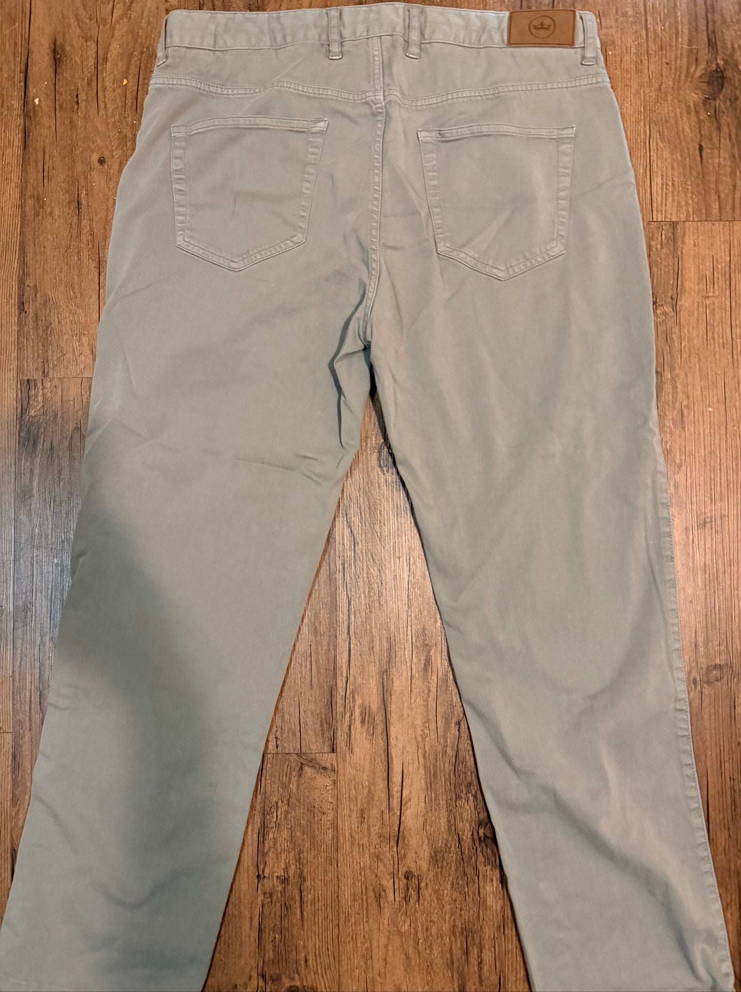 Peter Millar Kakees Size 34